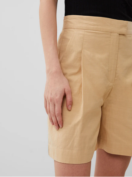 SALE | French Connection Alania City Short in Biscotti