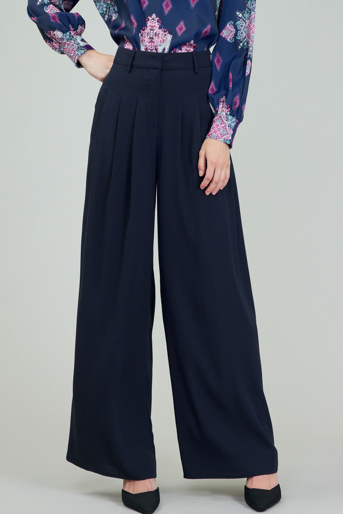 navy wide leg pleated slacks