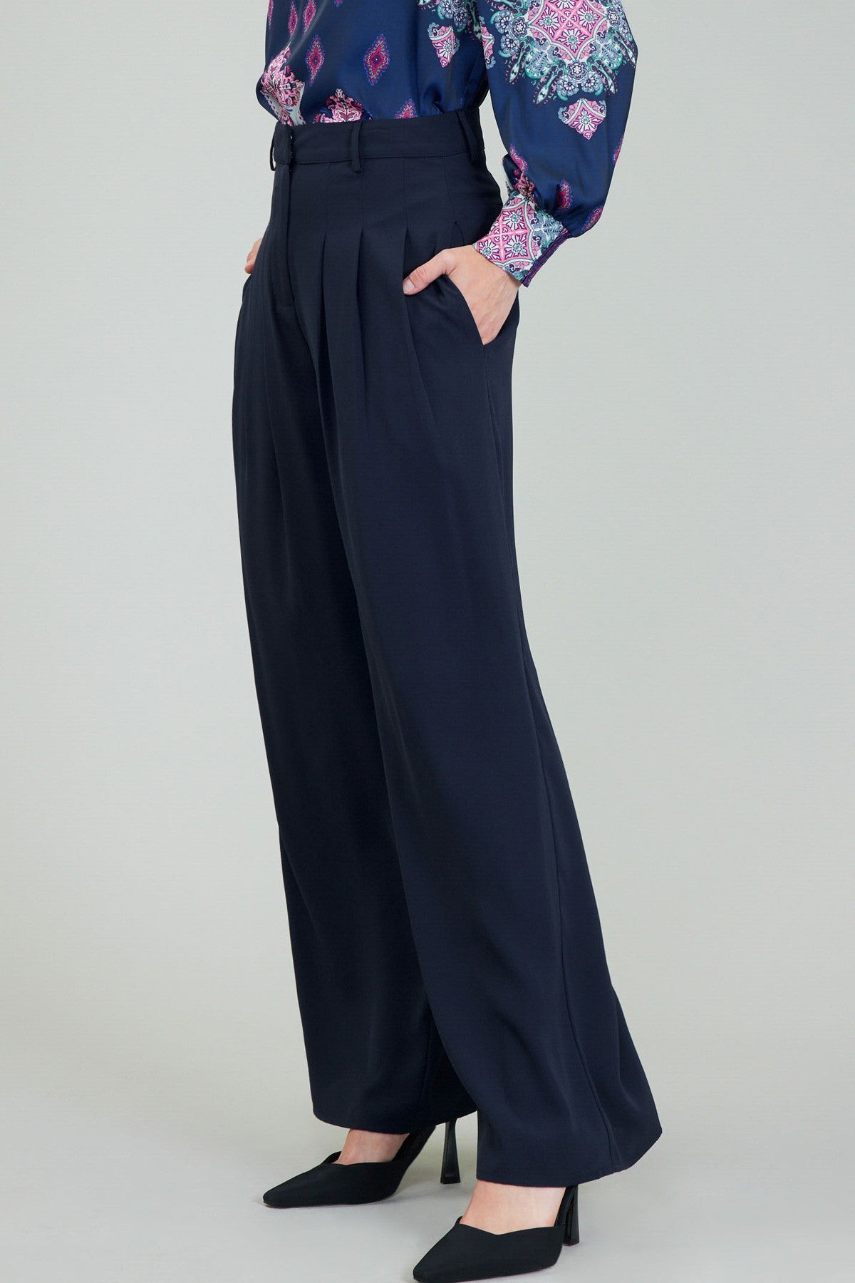 navy wide leg pleated slacks