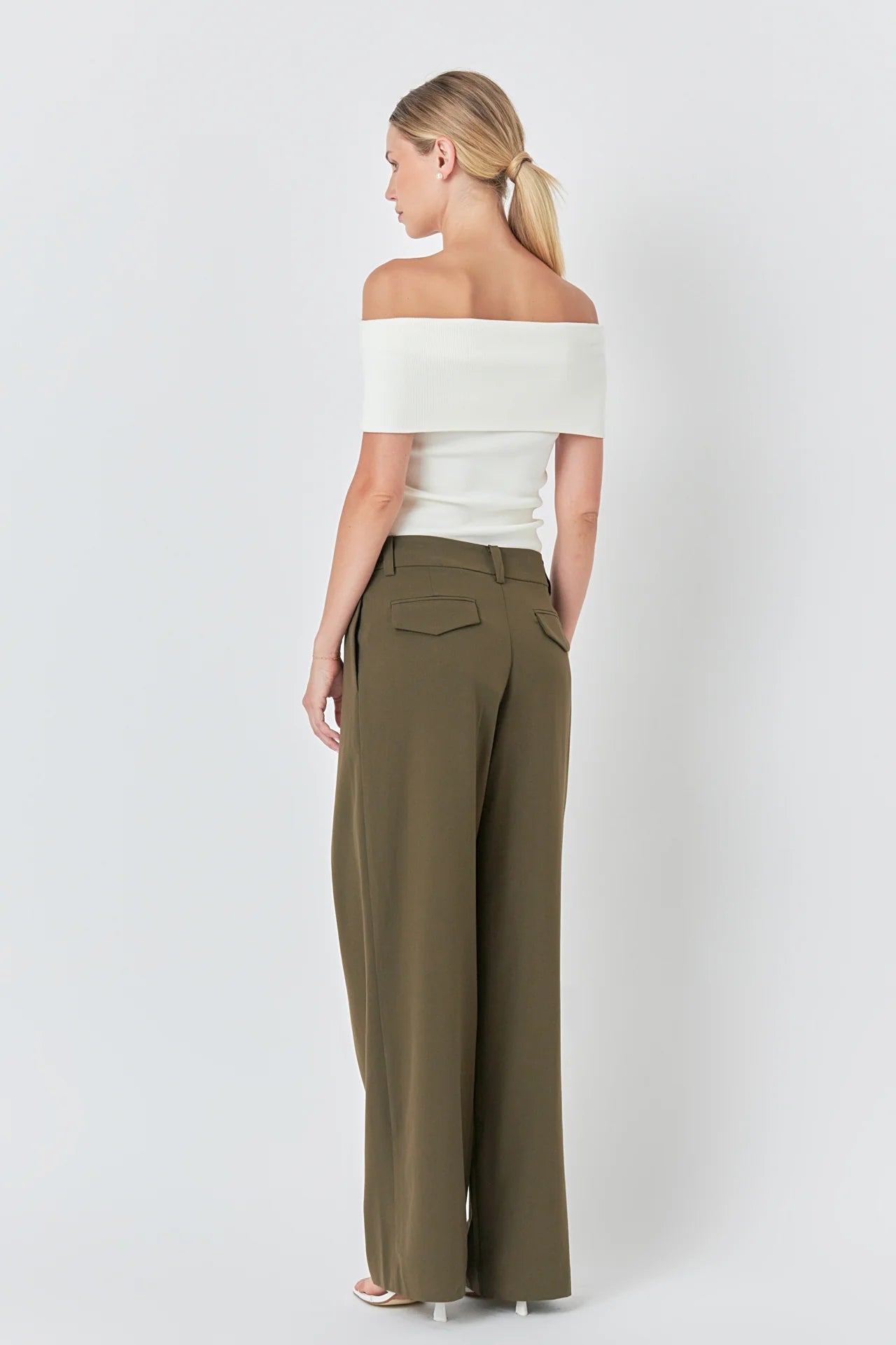 pleated wide leg olive green slacks with pockets and belt loops