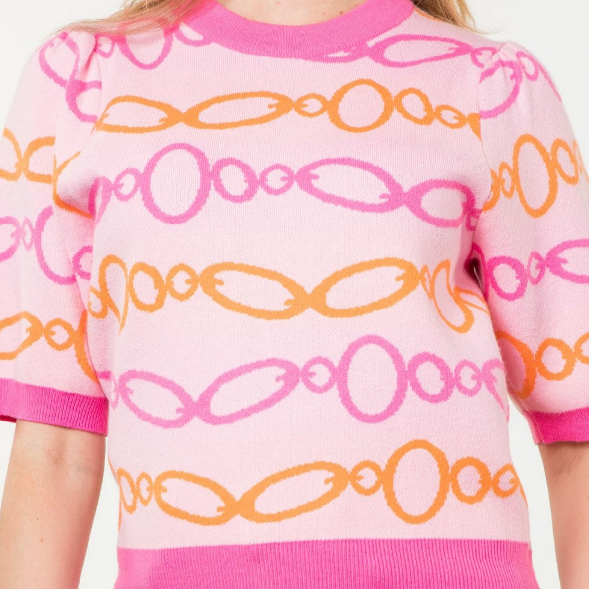 pink short sleeve sweater with pink and orange chain pattern